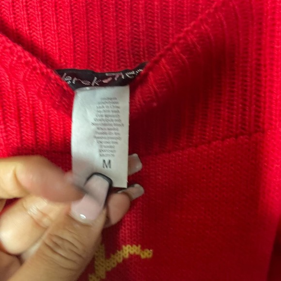NEW Derek Heart Women's Red Dear Santa She Did It Cold Shoulder Sweater Medium - Picture 6 of 6